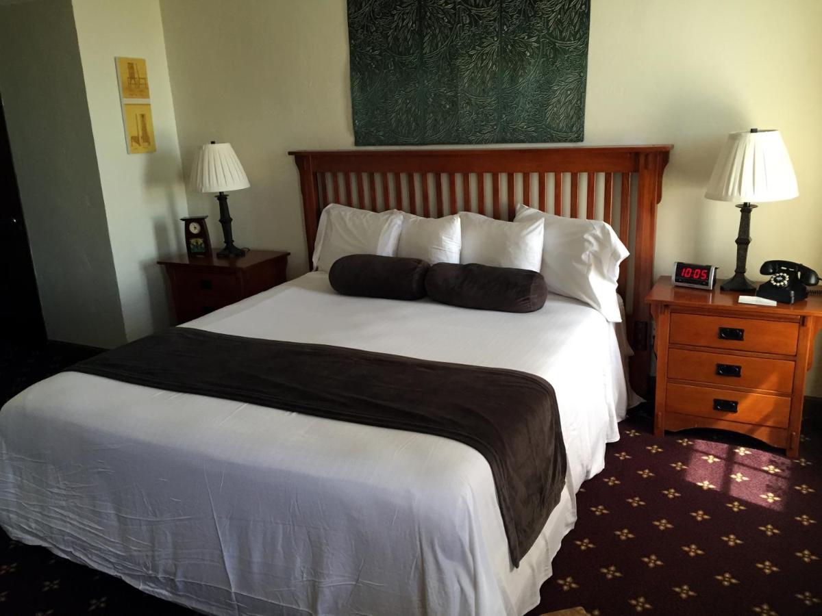 King Room at Boulder Dam Hotel