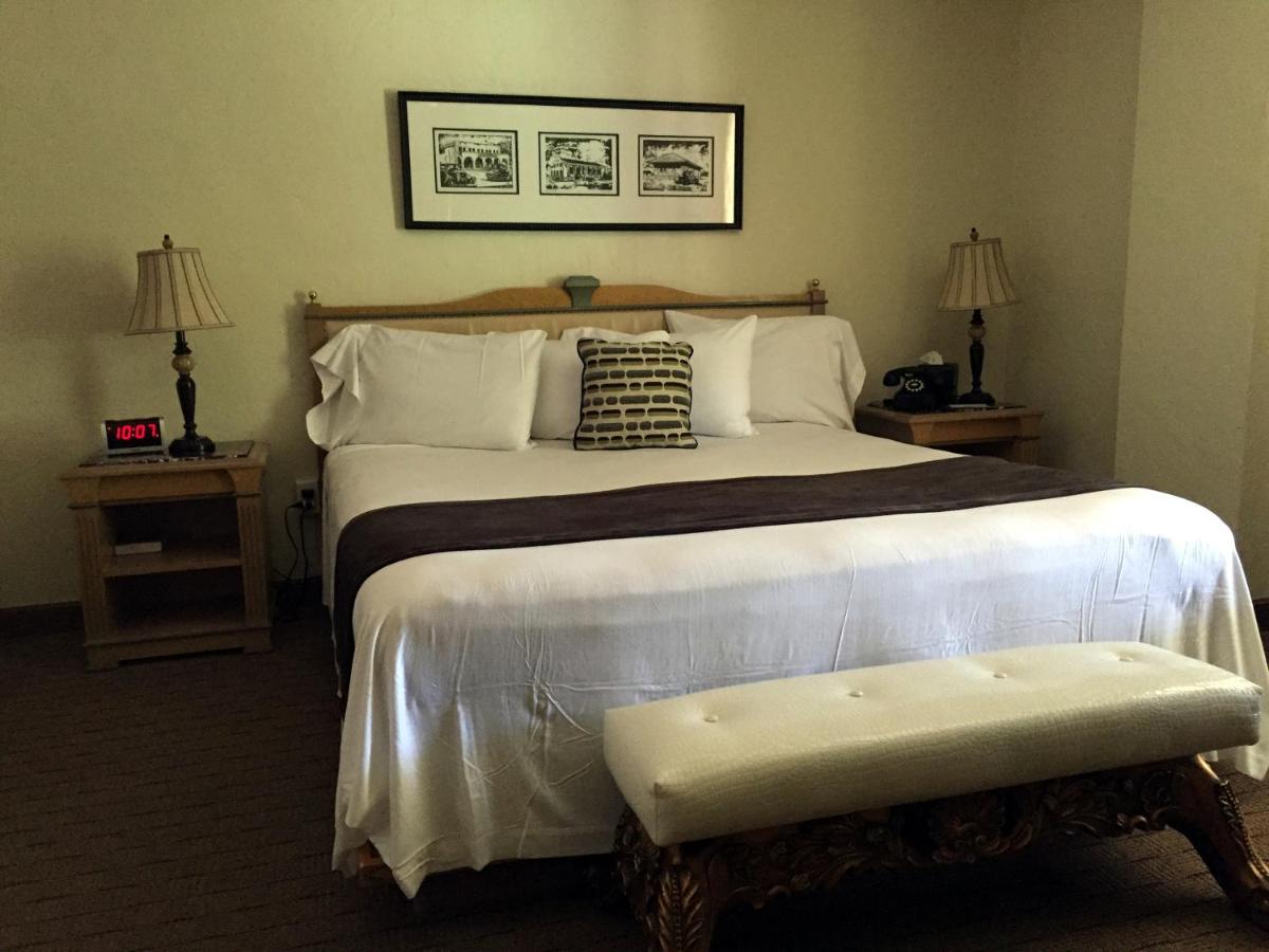 King Room at Boulder Dam Hotel