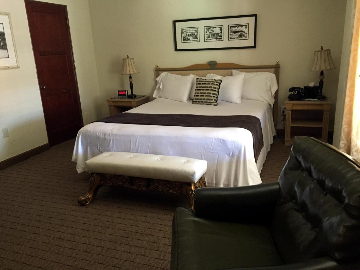 King Room at Boulder Dam Hotel