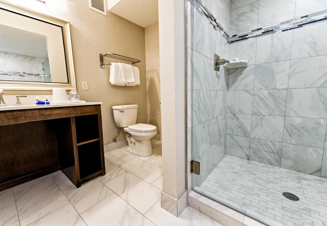 Queen Suite with Two Queen Beds at Spark By Hilton Hilton Head Island