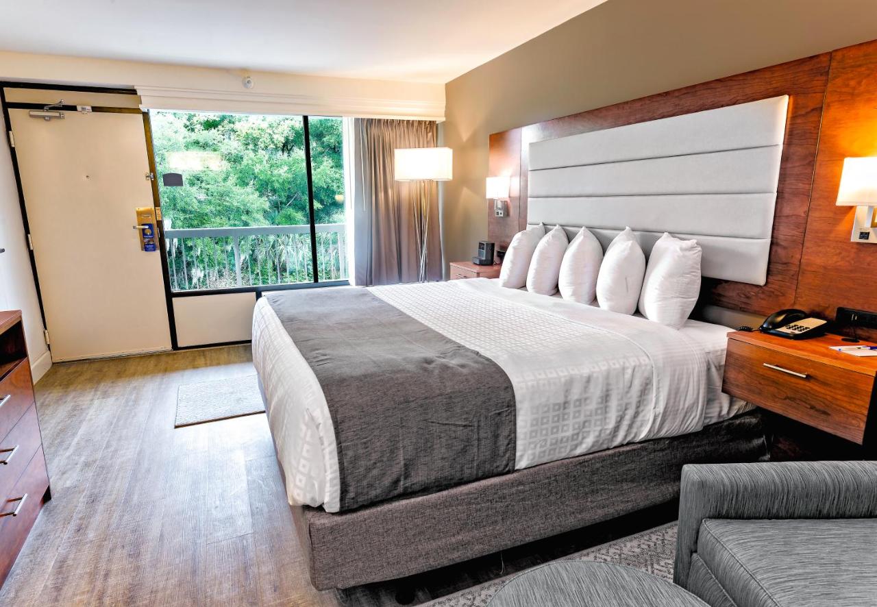 King Room with Kitchenette at Spark By Hilton Hilton Head Island