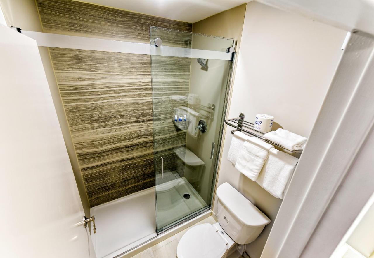 King Room with Kitchenette - Disability Access at Spark By Hilton Hilton Head Island