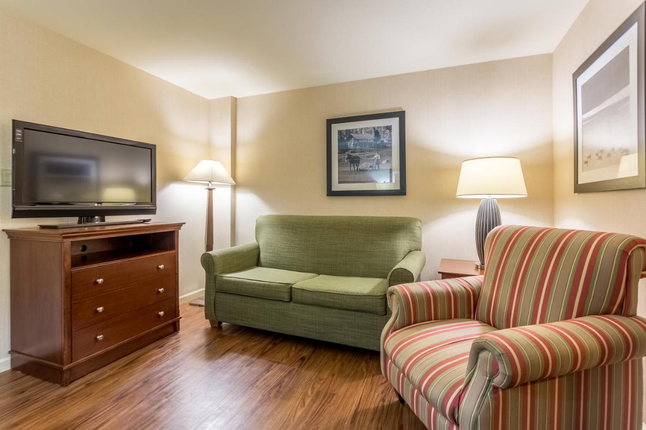 King Studio Suite at Country Inn & Suites by Radisson, Knoxville at Cedar Bluff, TN