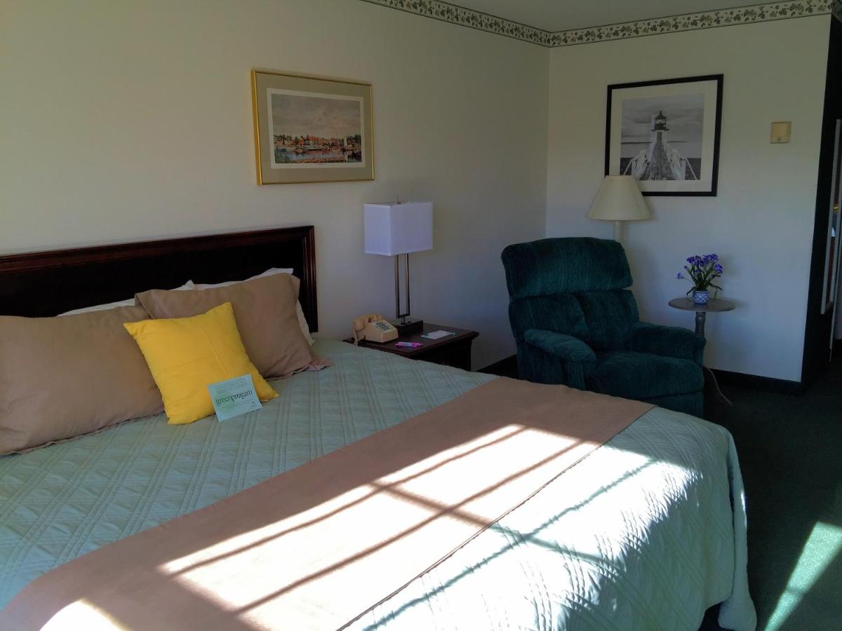 King Room - Second Floor at Camden Riverhouse Hotel