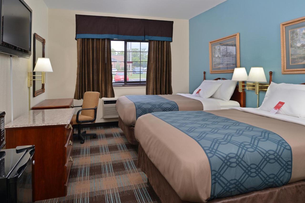 Double Room with Two Double Beds - Smoking at Econo Lodge Inn & Suites Shelbyville