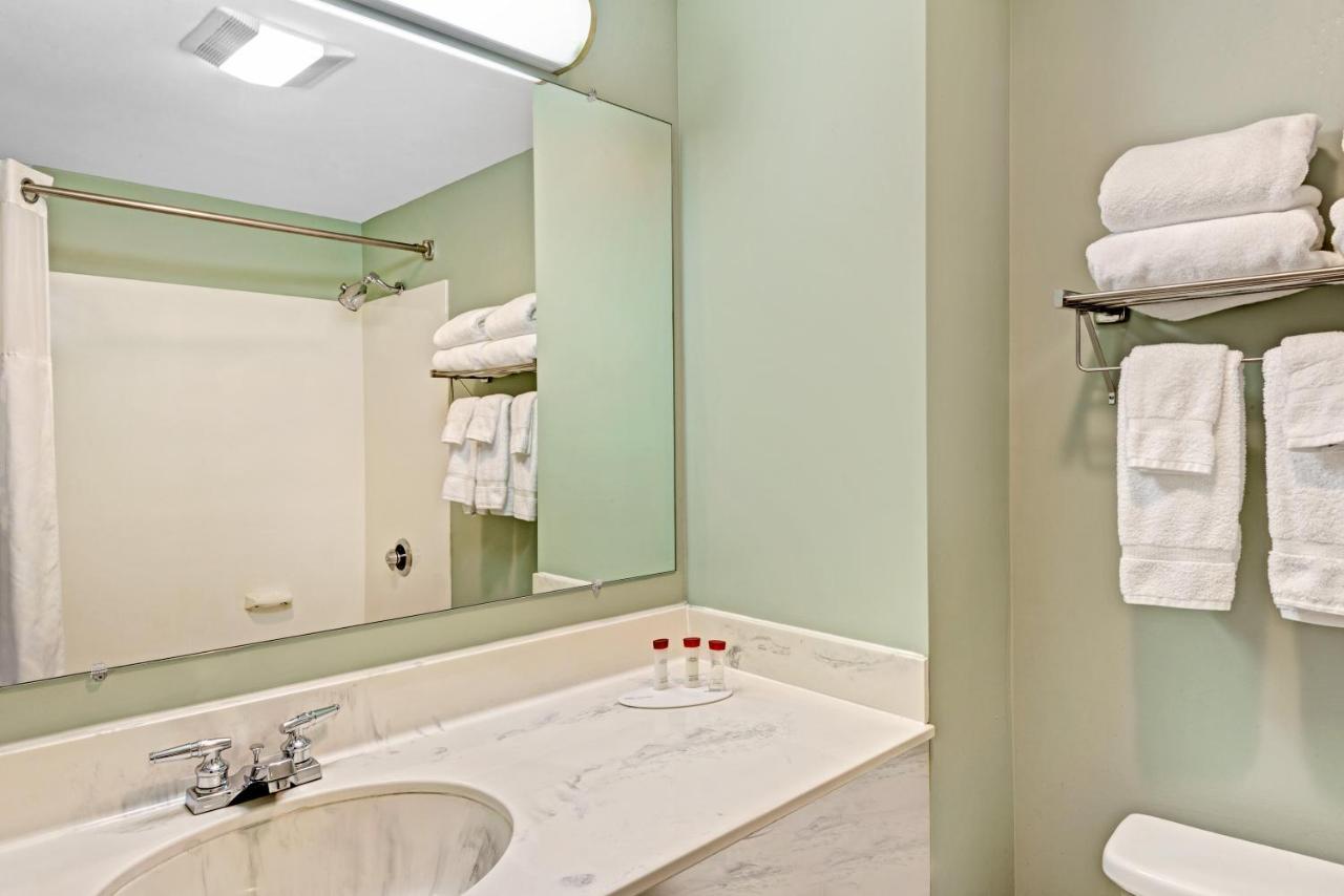Queen Room with Two Queen Beds - Non-Smoking at Ramada by Wyndham Saco/Old Orchard Beach Area