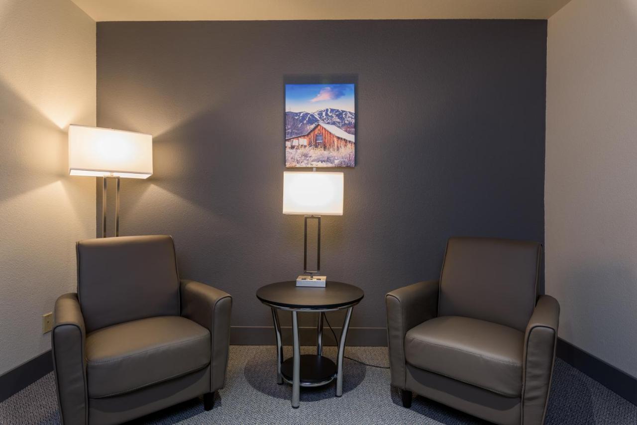 Executive King Suite at Wood River Inn & Suites