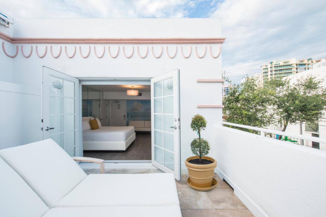 Suite with Terrace at President Hotel Villa