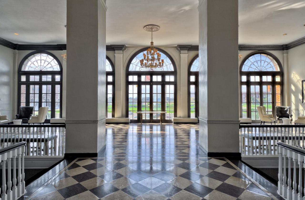 Standard King Room at Berkeley Oceanfront Hotel