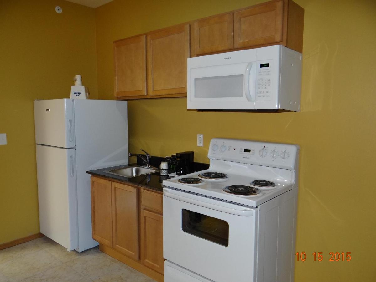 Queen Room with Two Queen Beds - Non-Smoking at Days Inn & Suites by Wyndham El Dorado