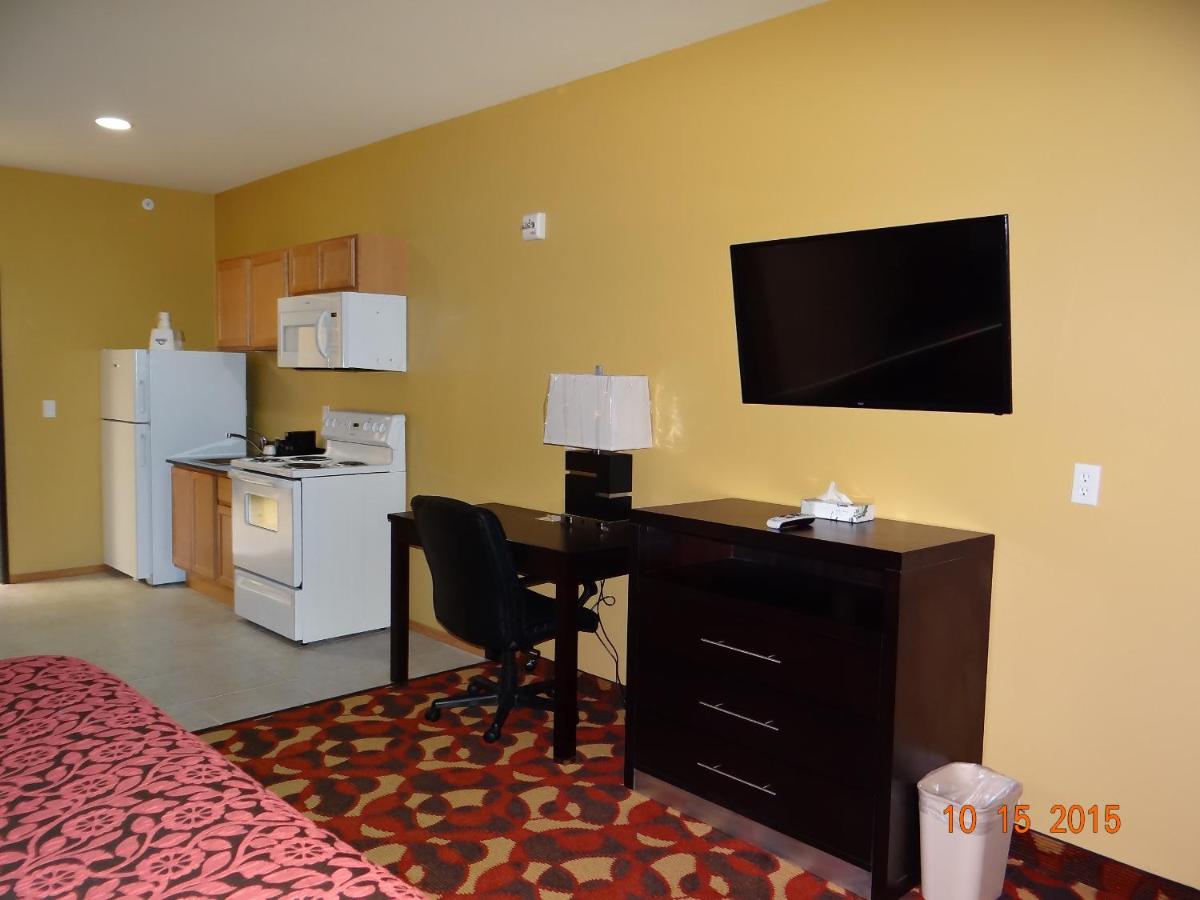 King Room - Disability Access/Non-Smoking at Days Inn & Suites by Wyndham El Dorado