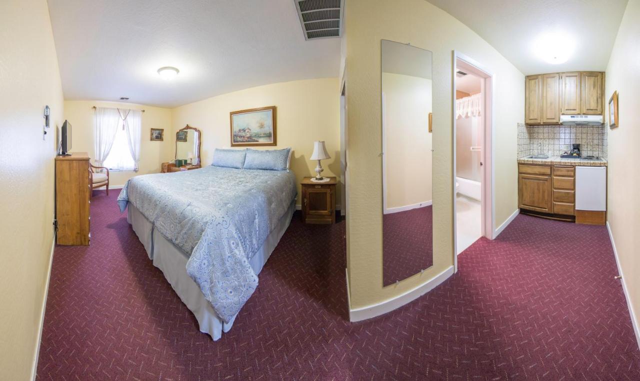 Deluxe King Room at Historic Cary House Hotel