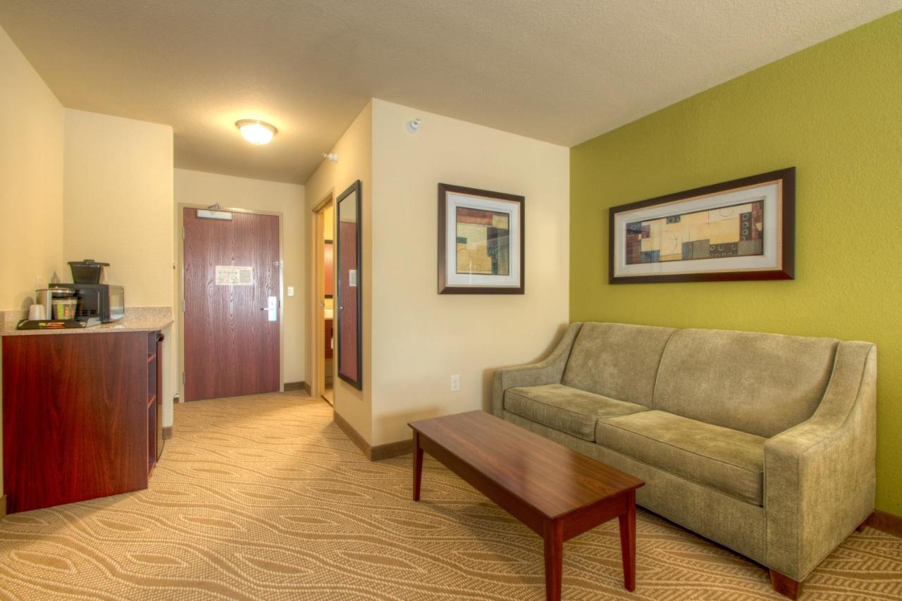 Queen Studio at Cobblestone Inn & Suites - Holyoke