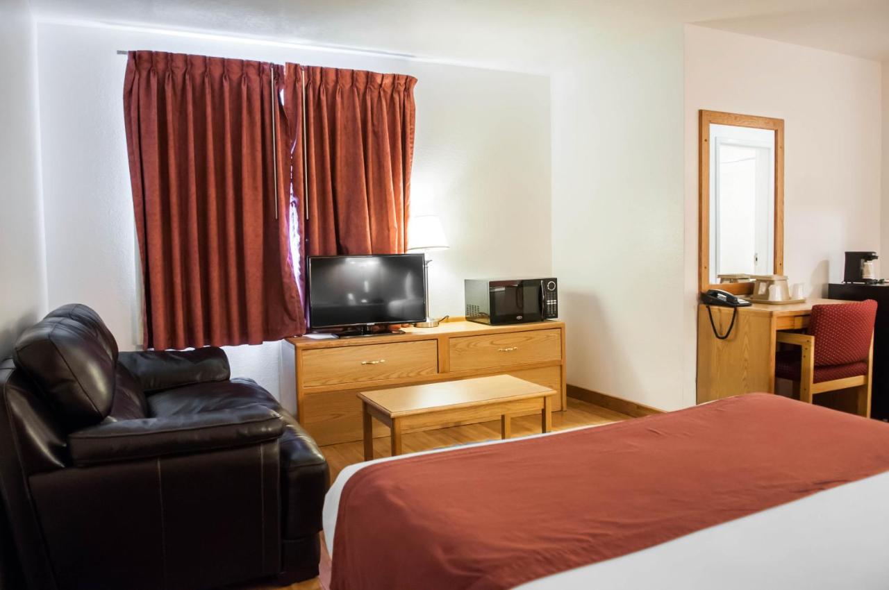 Queen Room with Two Queen Beds - Pet Friendly at Econo Lodge Albuquerque Old Town