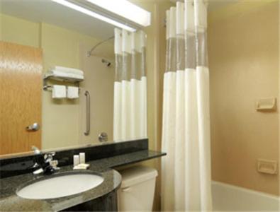 Queen Room - Non-Smoking at Microtel Inn & Suites by Wyndham Saraland/North Mobile