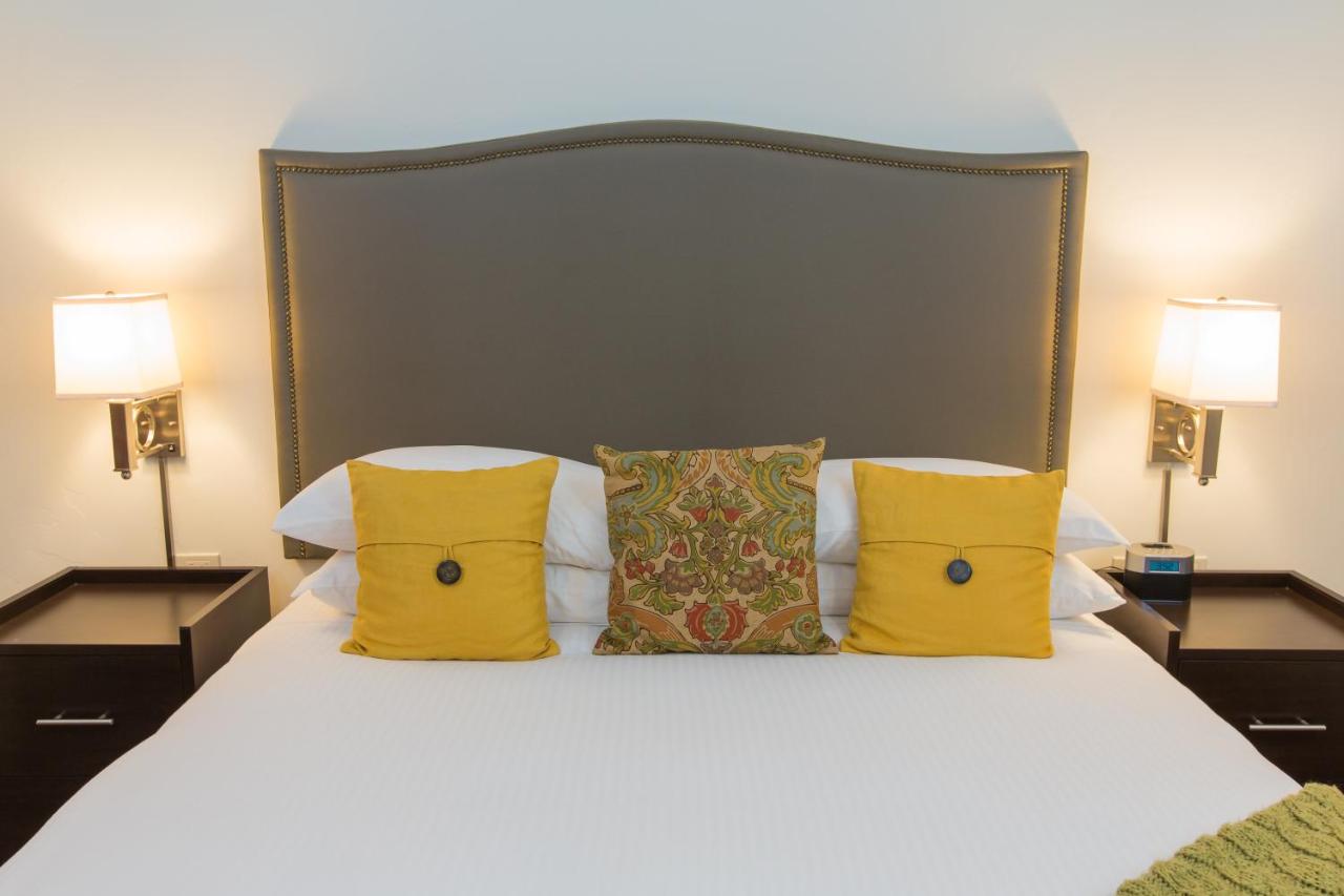 King Room at Columbia Cliff Villas Hotel