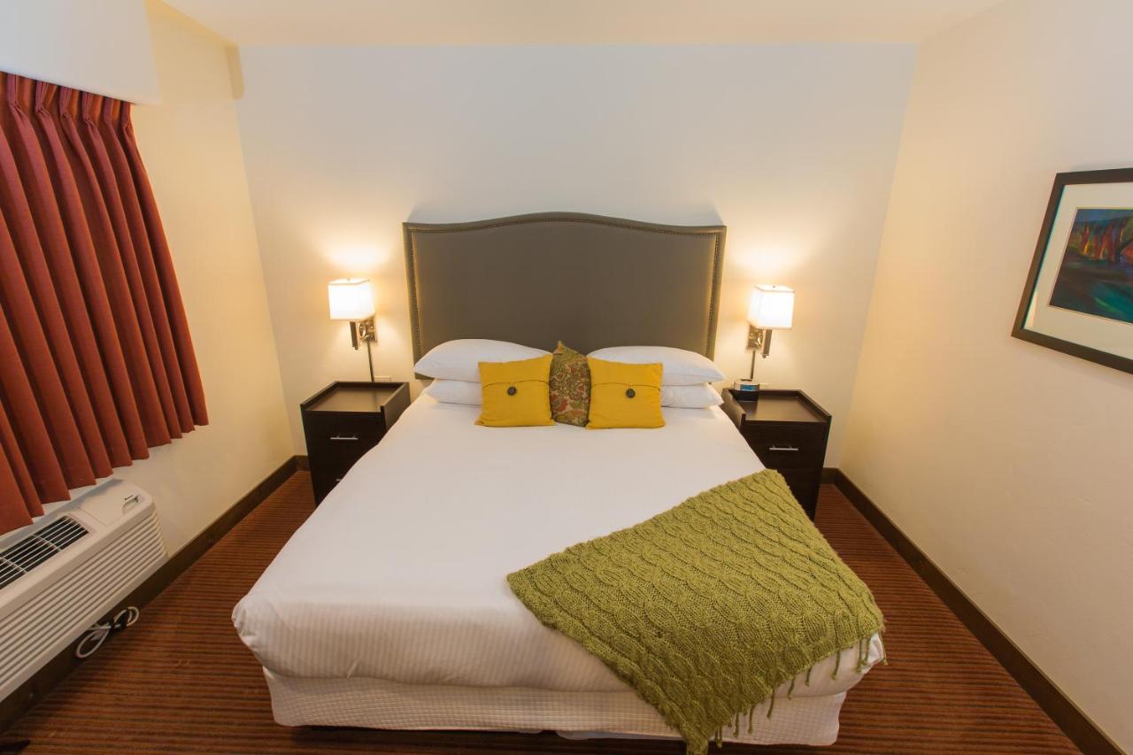 King Room at Columbia Cliff Villas Hotel