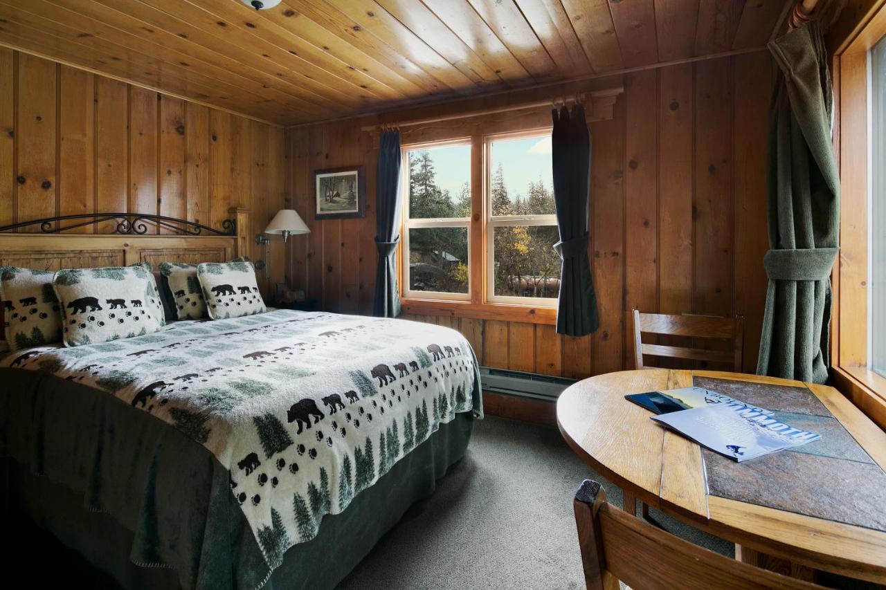Lodge Room with Private Bath (No Pets) at Tamarack Lodge and Resort