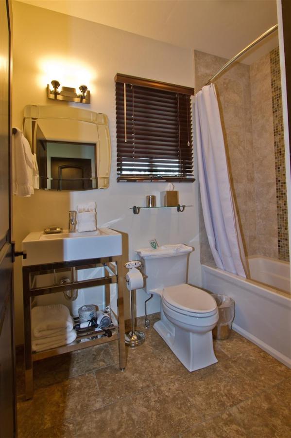 King Room at Columbia Cliff Villas Hotel