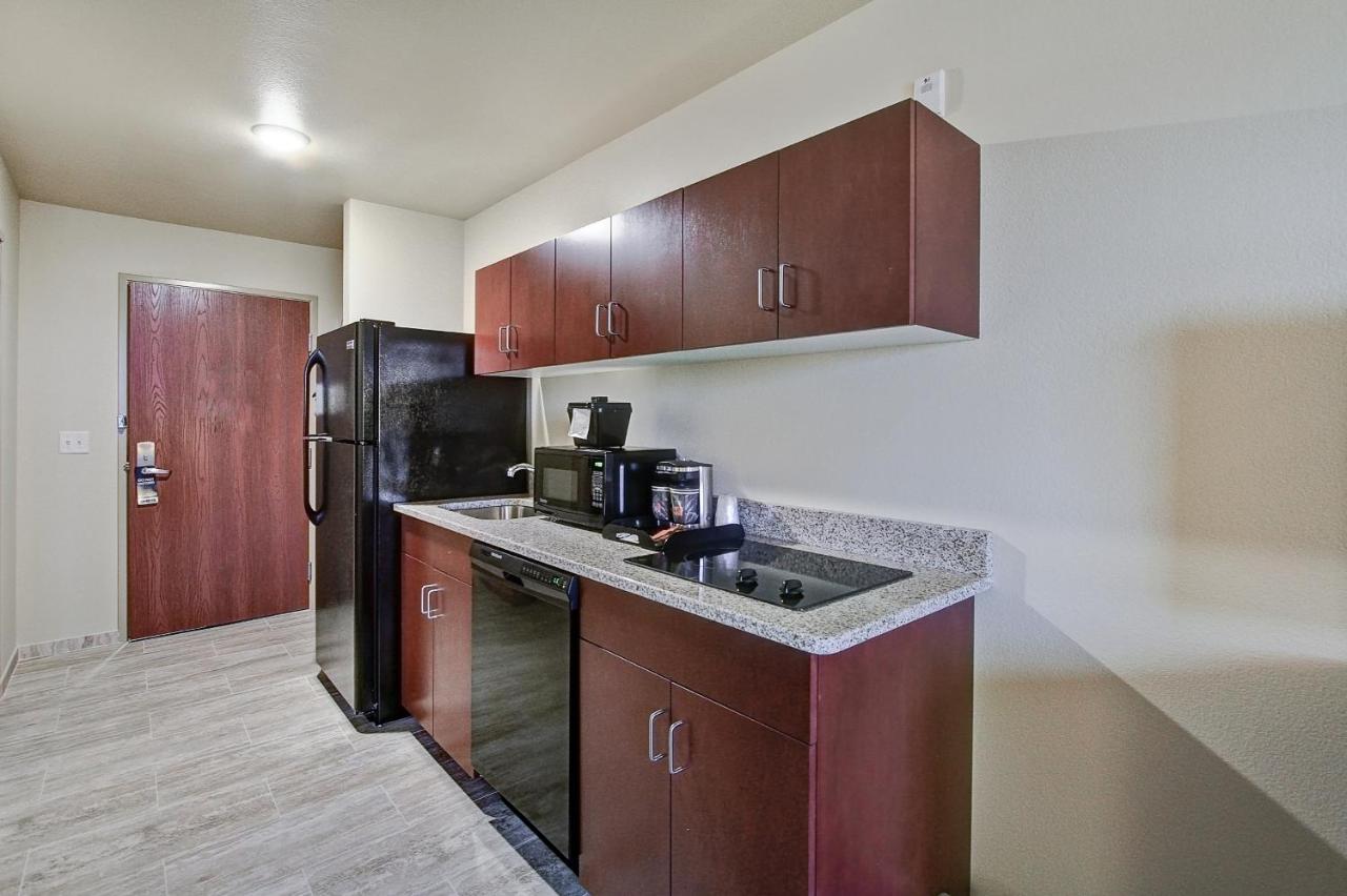 One-Bedroom Suite at Cobblestone Hotel & Suites – Pulaski/Green Bay