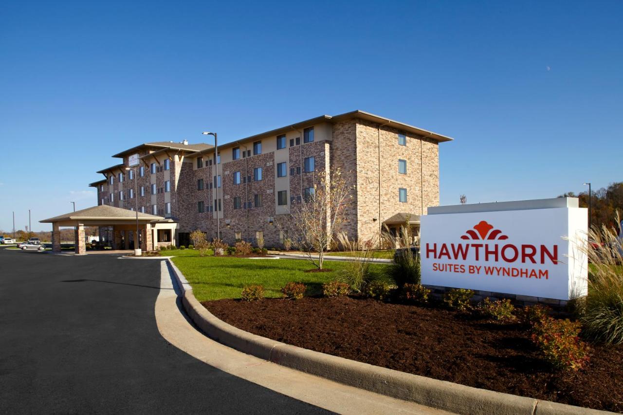 Deluxe Queen Studio - Non-Smoking at Hawthorn Suites by Wyndham Bridgeport/Clarksburg