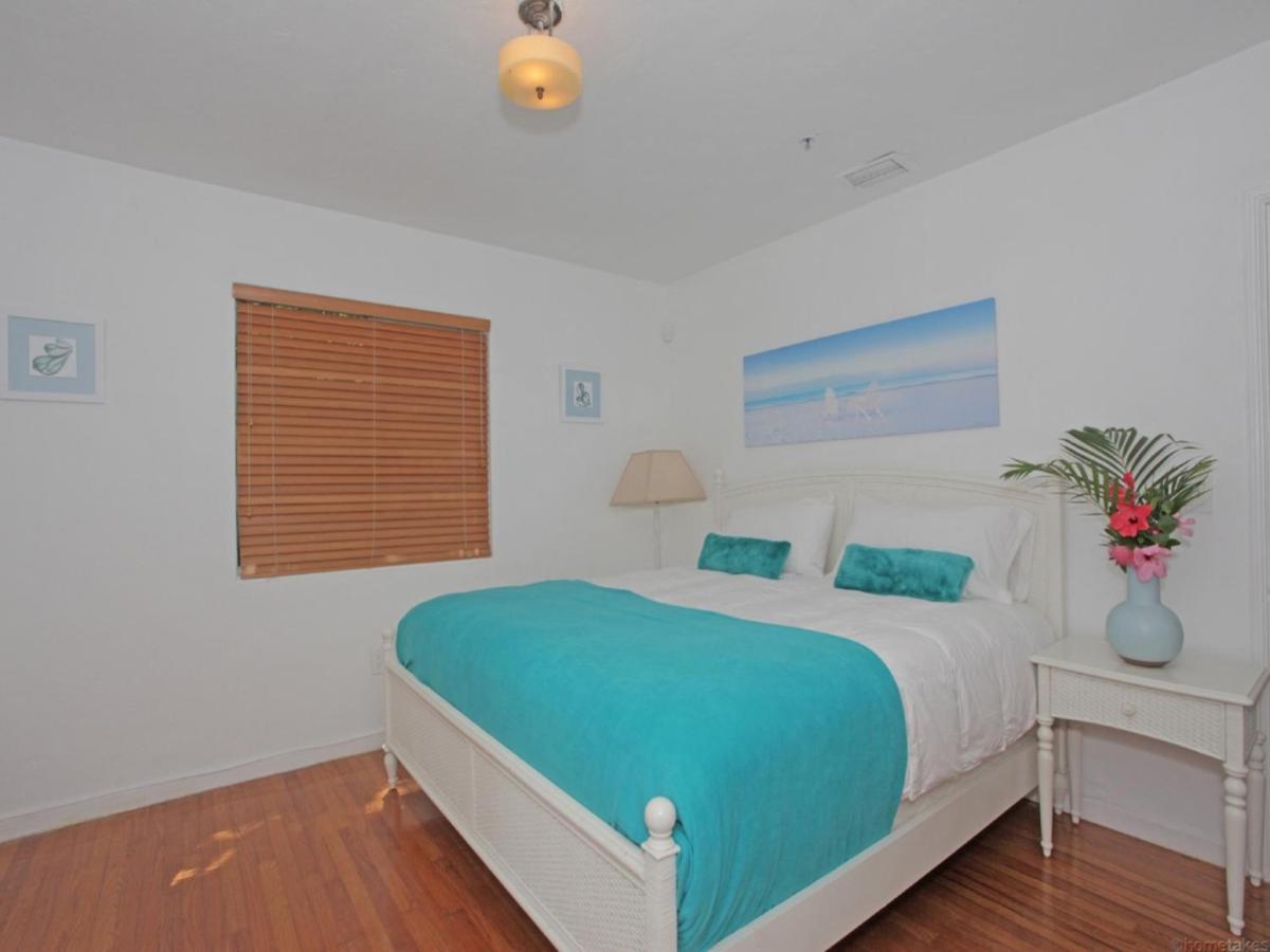Three-Bedroom House at Bikini Lodge