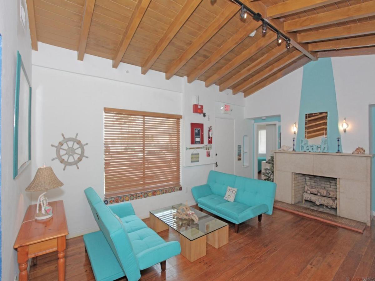 Three-Bedroom House at Bikini Lodge