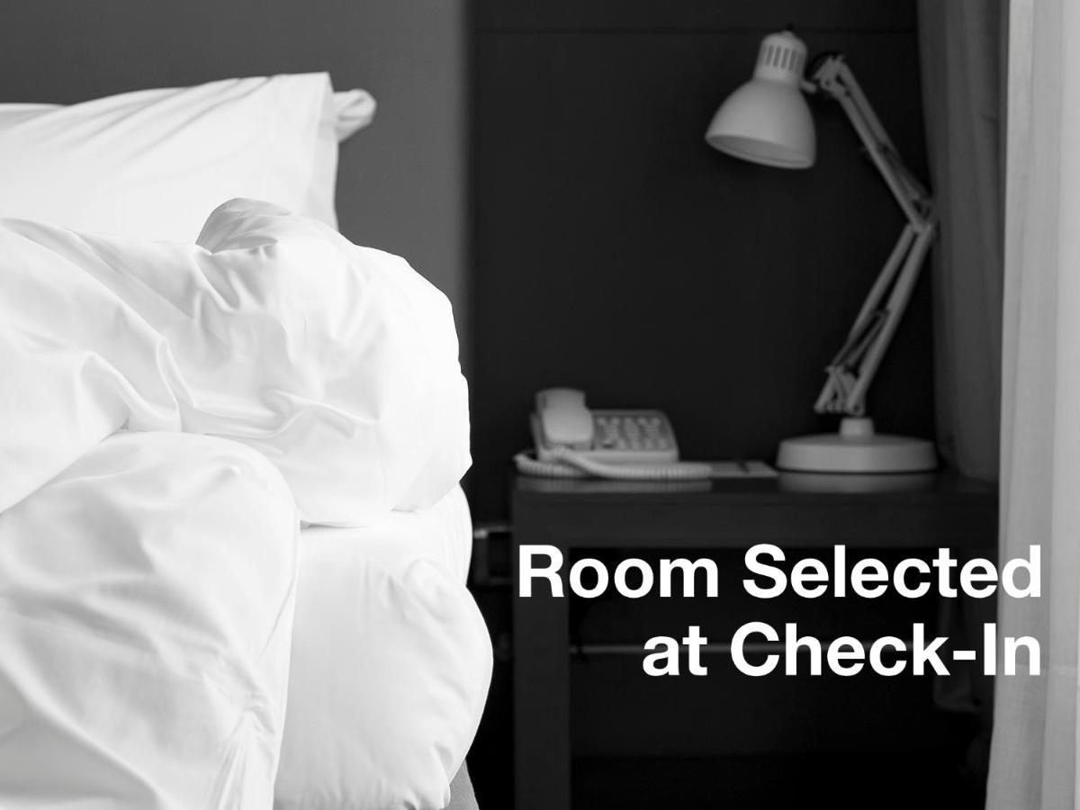 Room Selected at Check In at JJ Grand Hotel - Wilshire