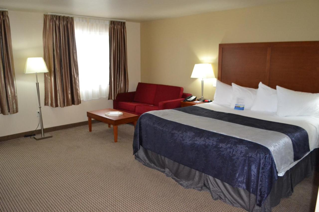 Deluxe King Room - Non-Smoking at Baymont by Wyndham Grand Forks