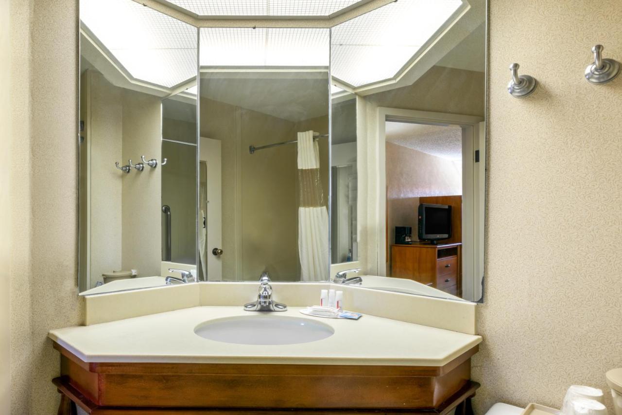 Deluxe King Suite - Non-Smoking at Baymont by Wyndham Amarillo East