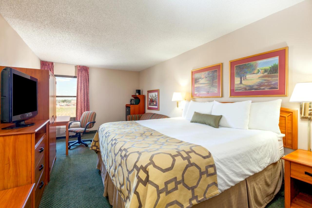 Deluxe King Suite - Non-Smoking at Baymont by Wyndham Amarillo East
