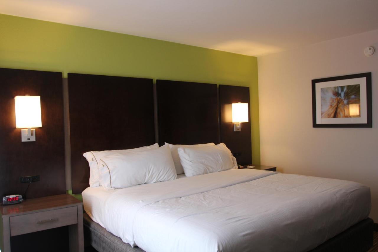 King Room - Disability Access at Holiday Inn Express & Suites Sweetwater by IHG