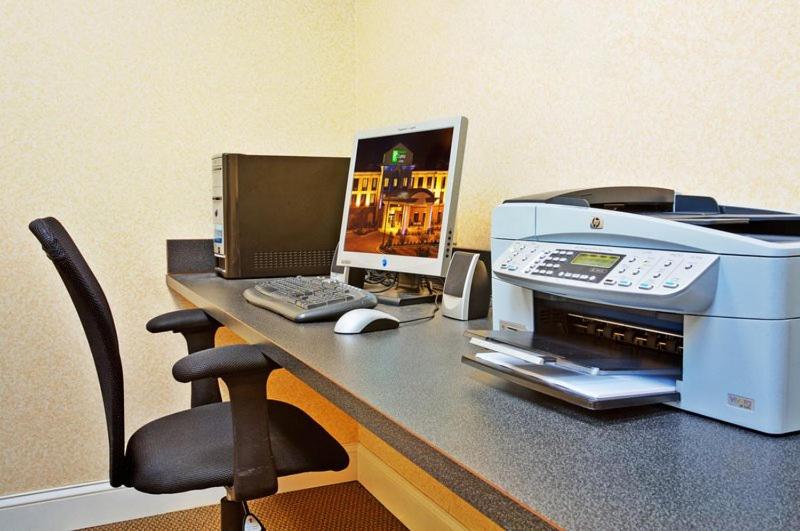 King Suite with Spa Bath - Non-Smoking at Holiday Inn Express Hotel & Suites Dyersburg by IHG
