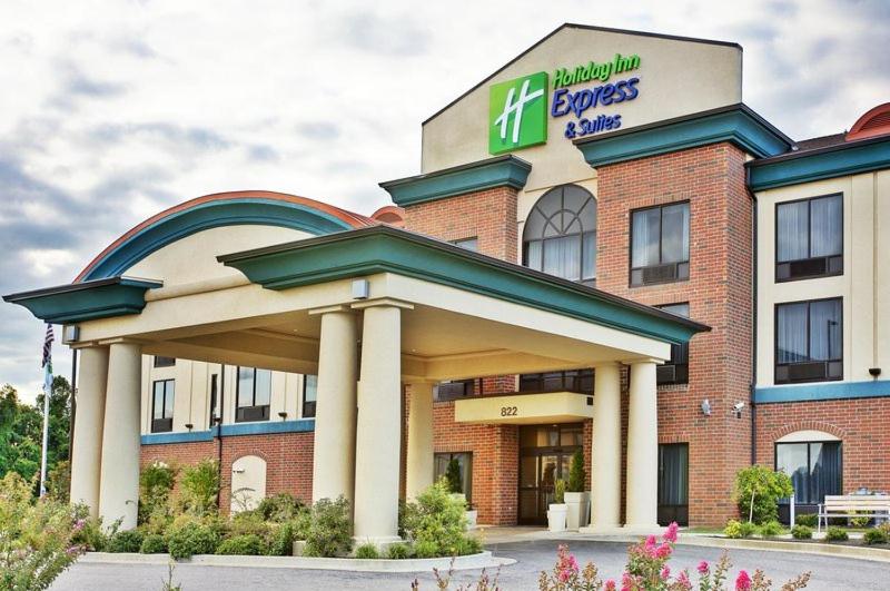 King Suite with Spa Bath - Non-Smoking at Holiday Inn Express Hotel & Suites Dyersburg by IHG
