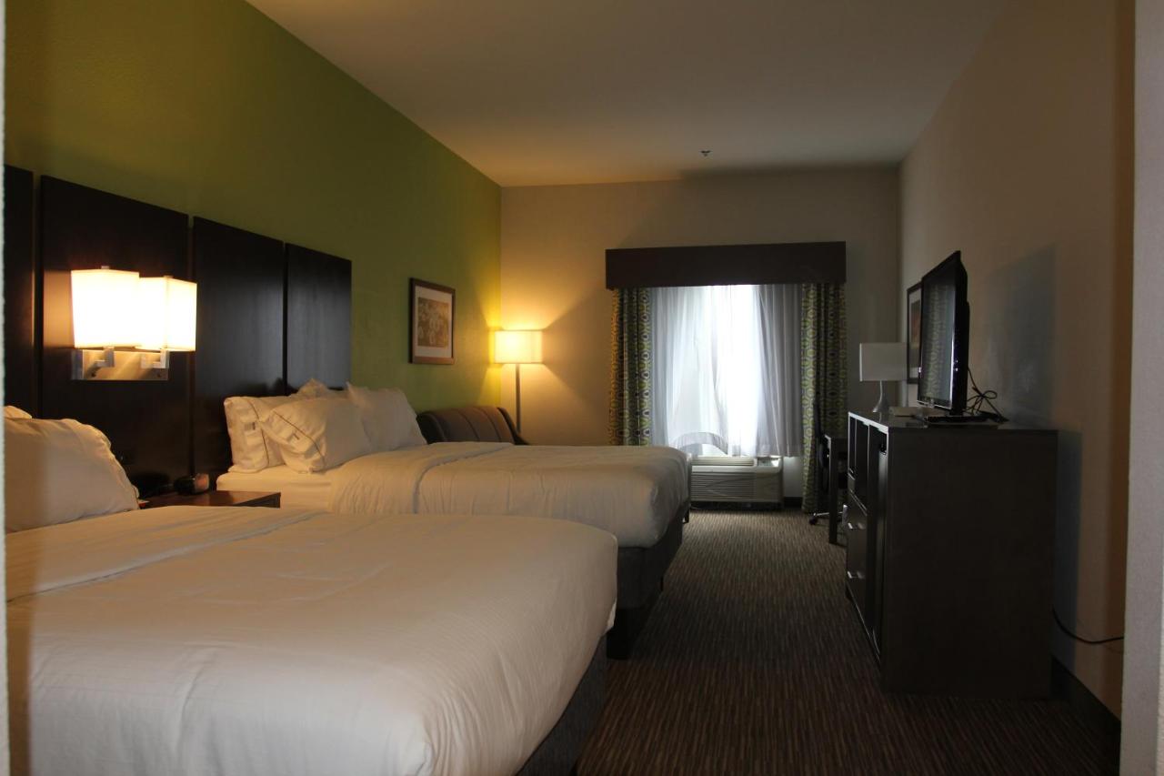 Executive Queen Room with Two Queen Beds at Holiday Inn Express & Suites Sweetwater by IHG