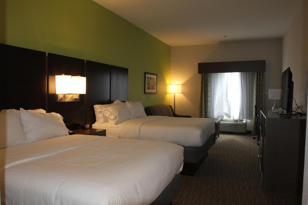 Executive Queen Room with Two Queen Beds at Holiday Inn Express & Suites Sweetwater by IHG