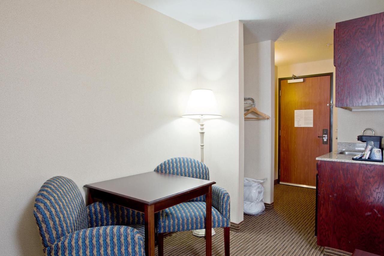 Queen Room with Two Queen Beds at Holiday Inn Express Hotel & Suites Jackson by IHG