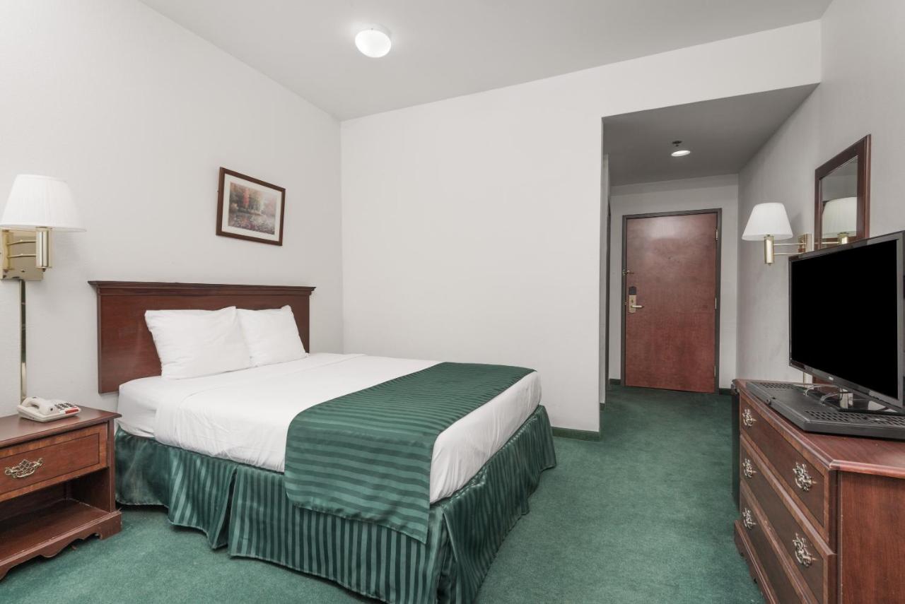 Queen Room - Non-Smoking at Super 8 by Wyndham Grayson