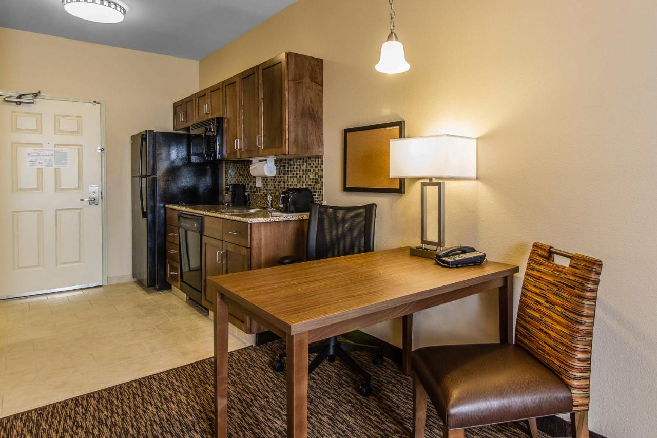 Family Suite at MainStay Suites Watford City - Event Center
