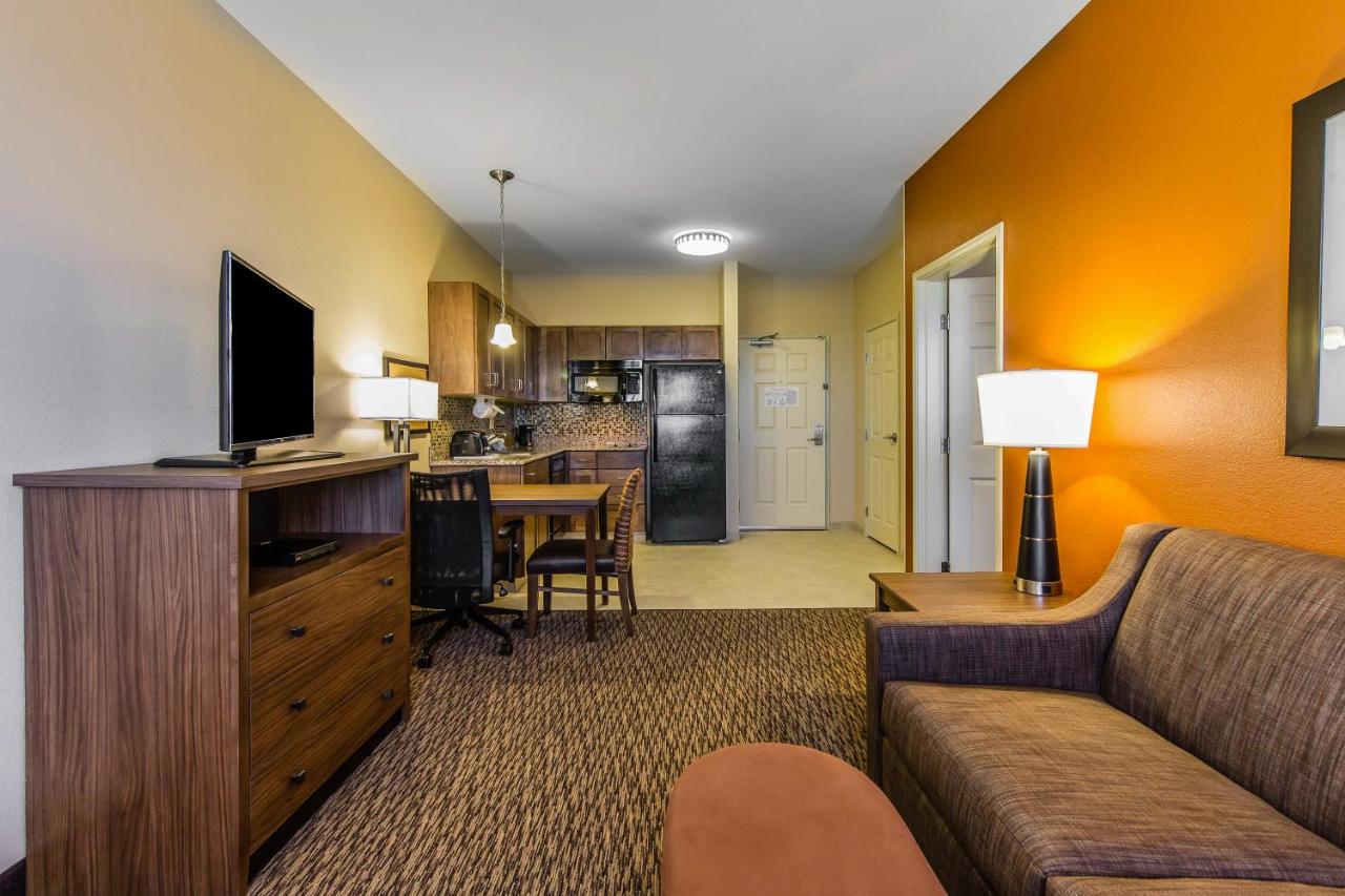 Family Suite at MainStay Suites Watford City - Event Center