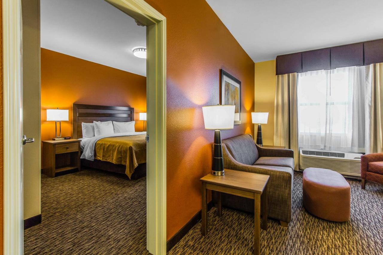King Suite at MainStay Suites Watford City - Event Center