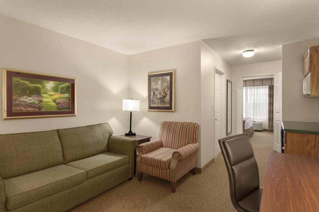 One-Bedroom King Suite at Country Inn & Suites by Radisson, Ames, IA