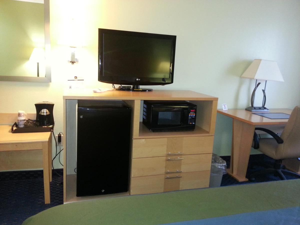 King Guest Room at Park Inn by Radisson Albany, GA