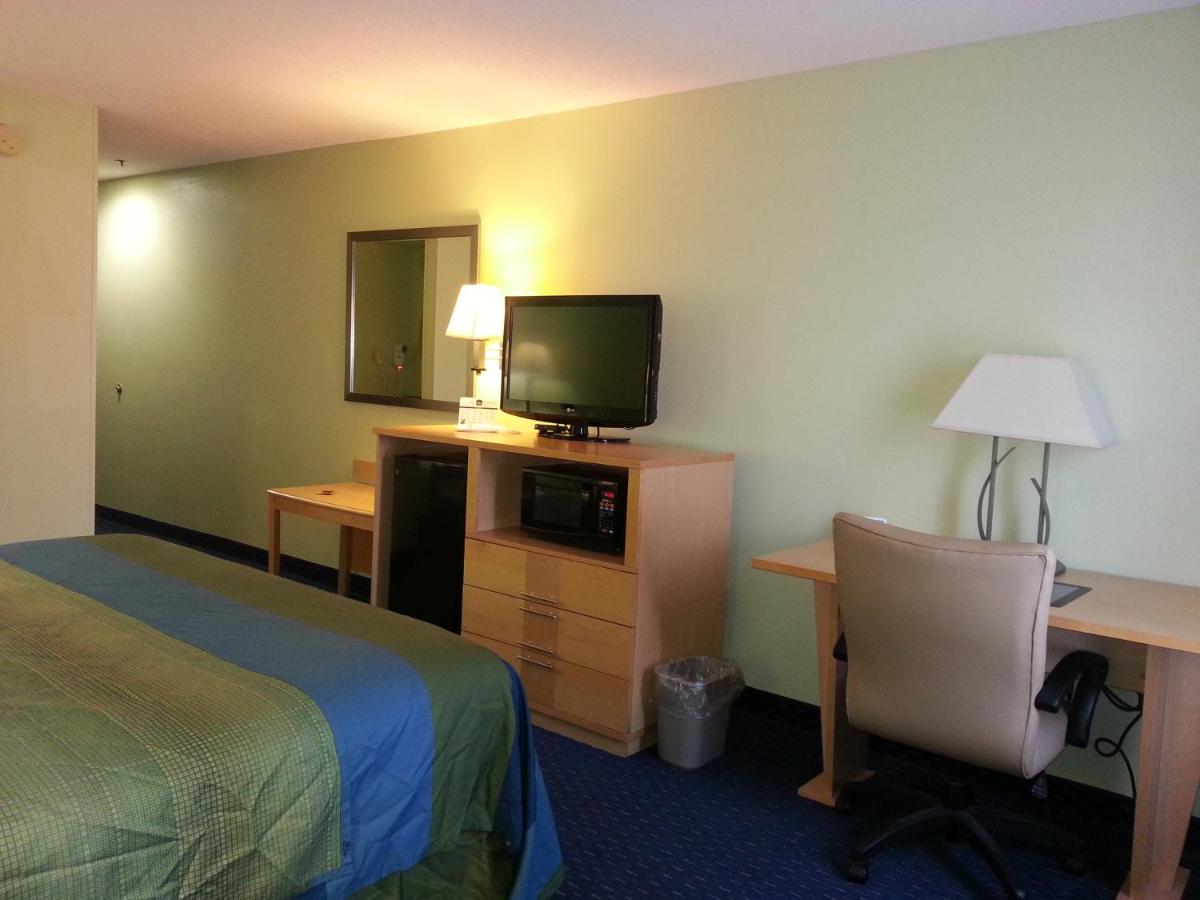King Guest Room - Disability Access at Park Inn by Radisson Albany, GA