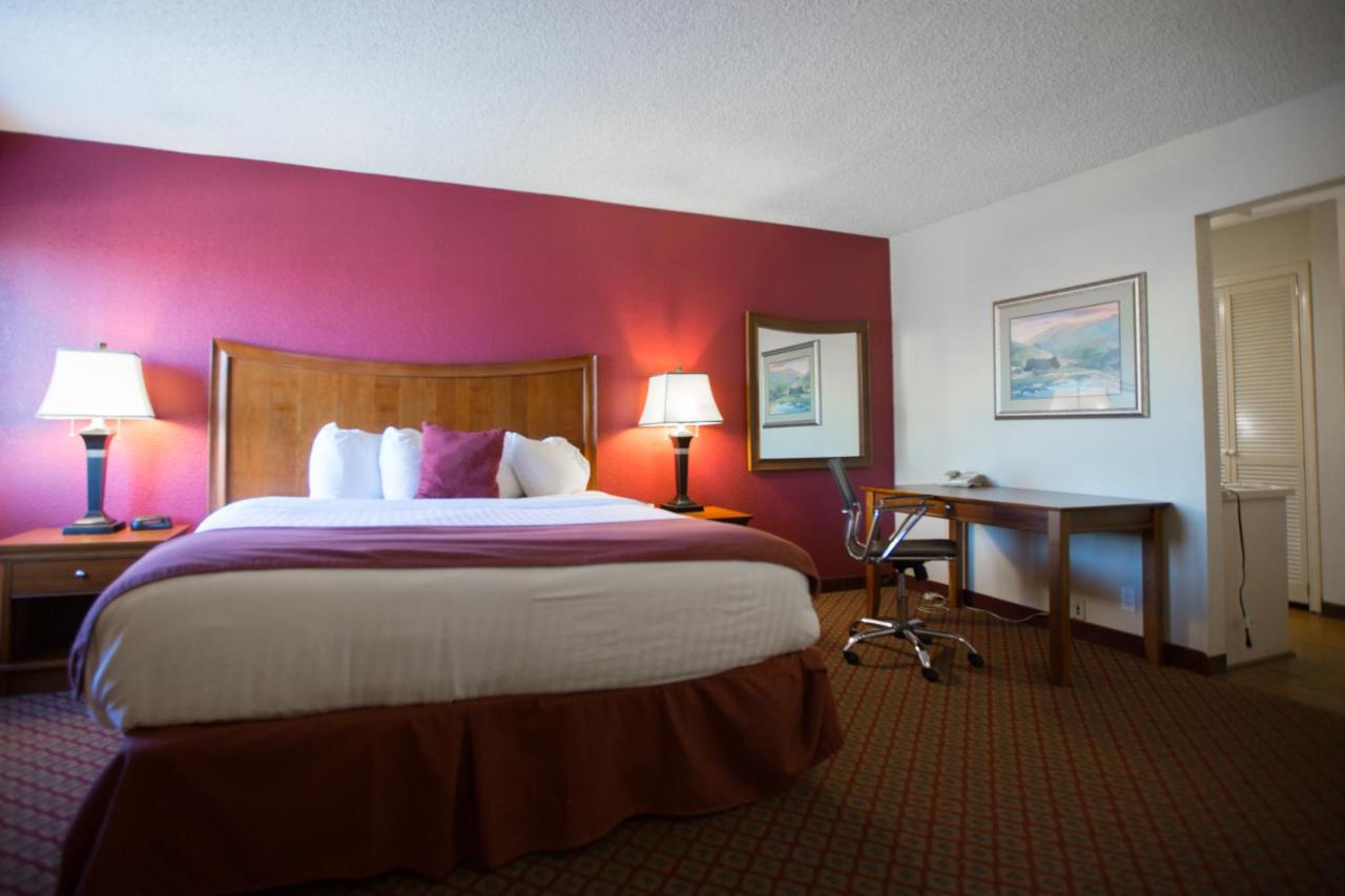 King Suite - Non-Smoking at Greenstay Hotel Joplin Missouri