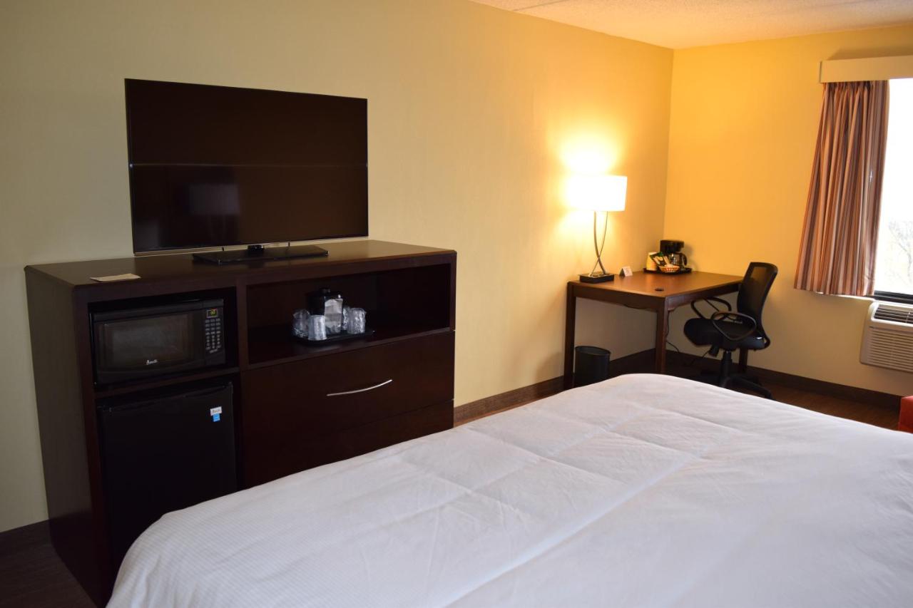 King Room at BridgePointe Hotel & Marina