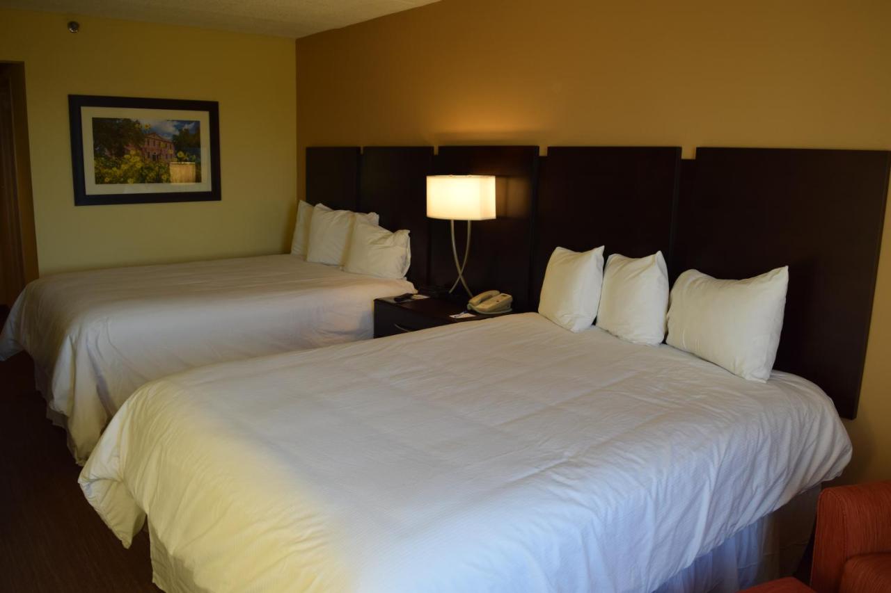 Standard Room with Two Queen Beds at BridgePointe Hotel & Marina