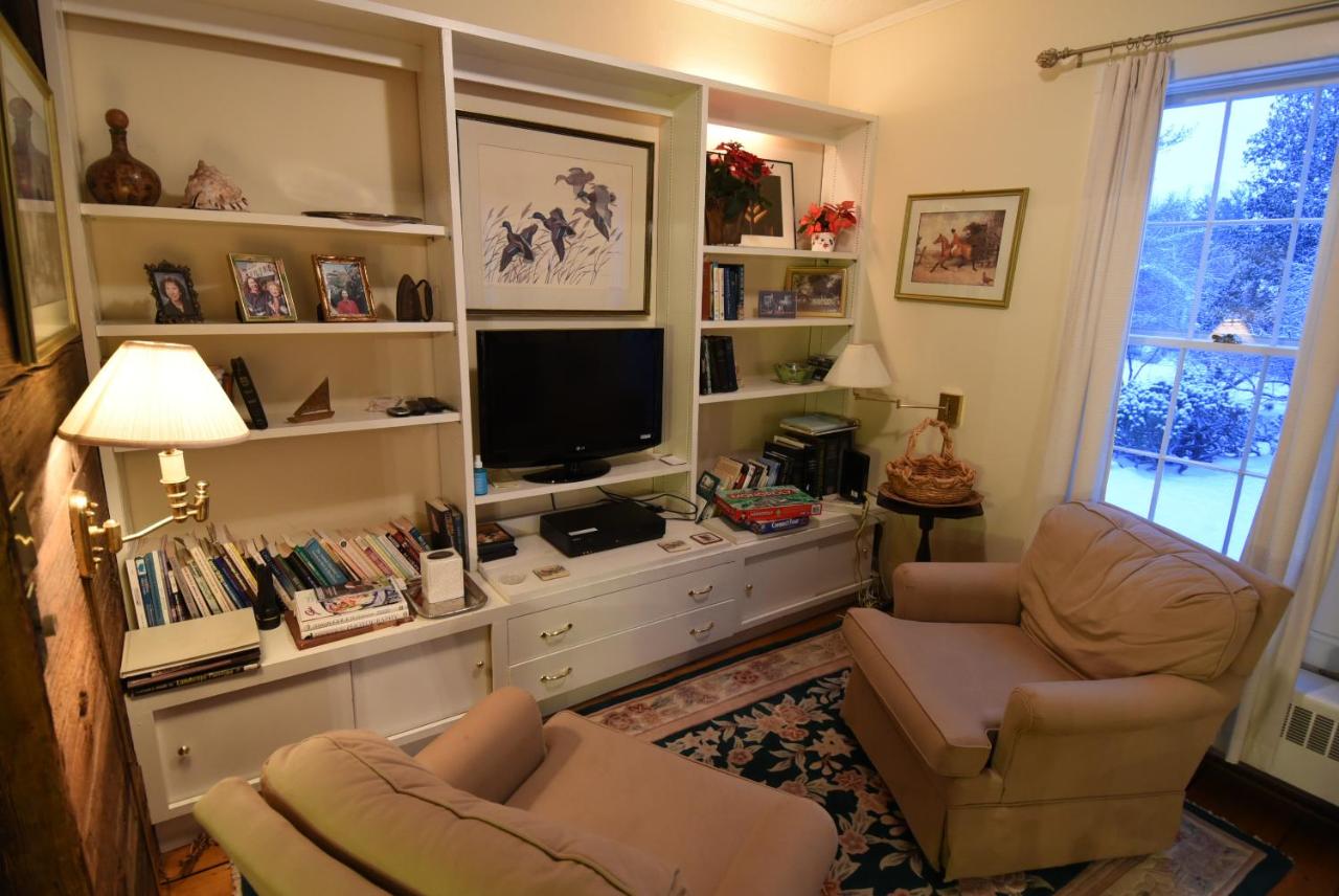 Five-Bedroom House at 1860 House Inn and Vacation Rental Home