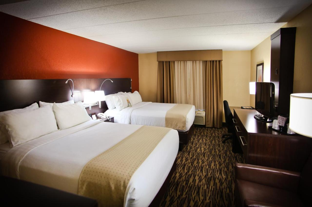 Queen Room with Two Queen Beds at Holiday Inn Hotel & Suites La Crosse, an IHG Hotel