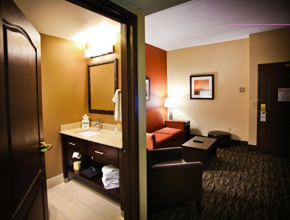  | Holiday Inn Hotel & Suites La Crosse
